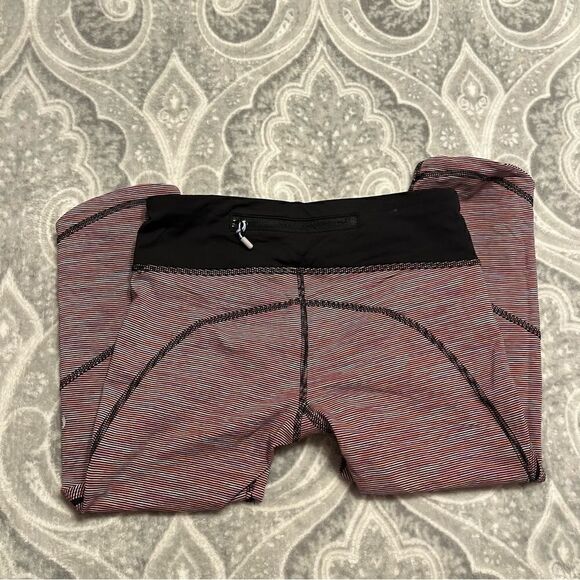 Lululemon cropped leggings   - Picture 2 of 3